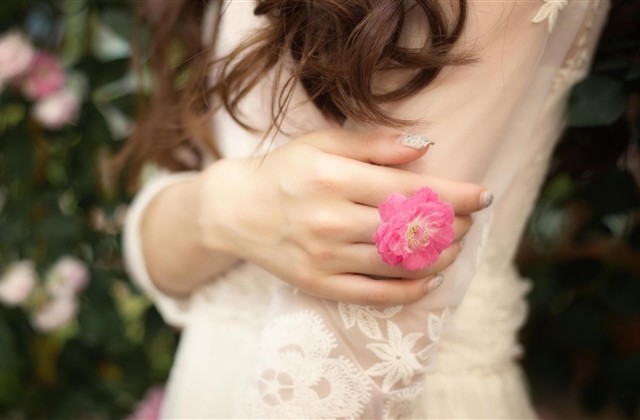 不敢与君绝恋人网名(共248个) 不敢与君绝恋人网名(共248个)