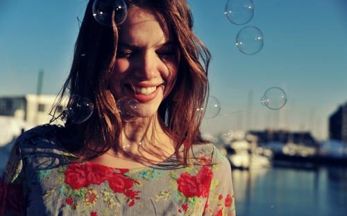 想哭心里难受的说说