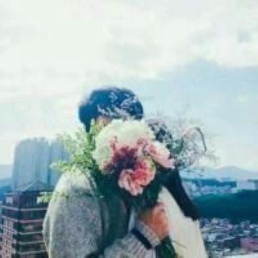 对逝去的人缅怀的词