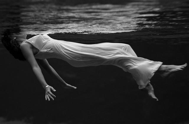 女人的眼泪说说 女人的眼泪的经典短语