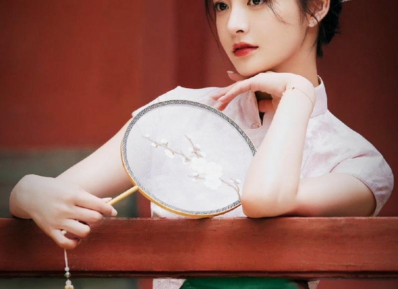 如果一个女生不主动联系你说明什么？