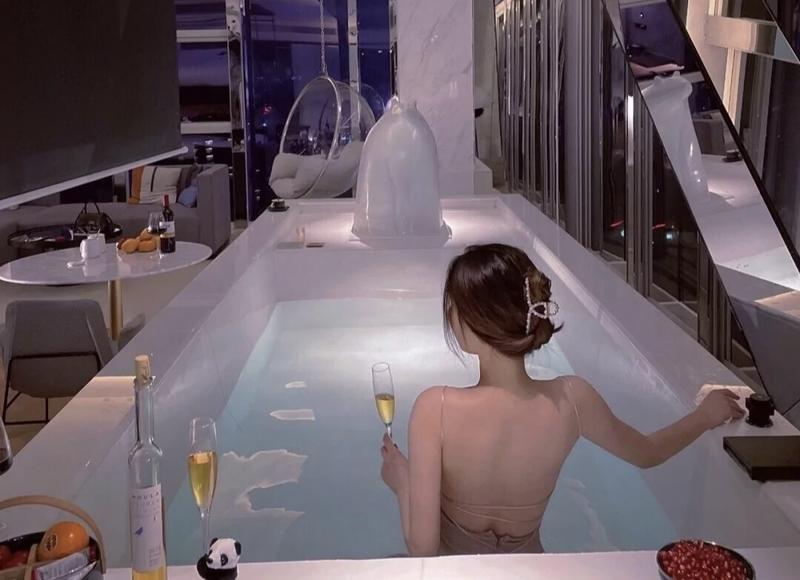  描写一个人美丽的短句子汇合90句