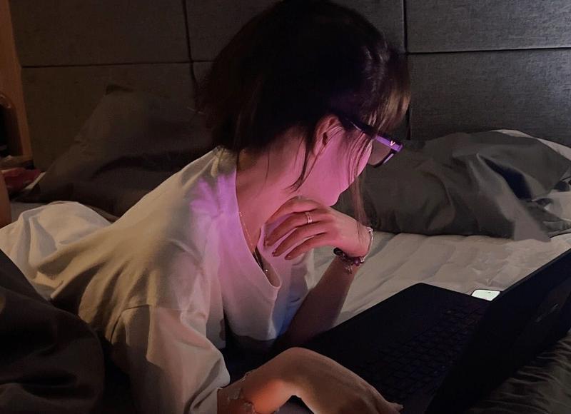 《撩妹情话不敢看你》充电宝才是中国正能量的告白