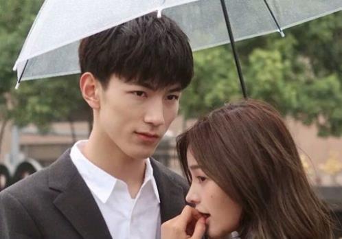 描写山峦的成语abcc式