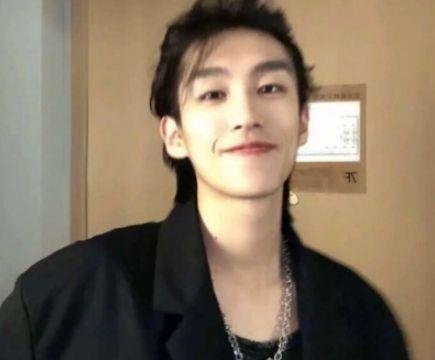 熬夜搞笑说说短句爆笑 适合熬夜发的霸气句子