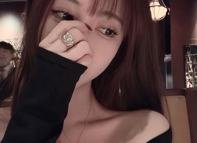 女老师戴眼镜抖音文案的简单介绍